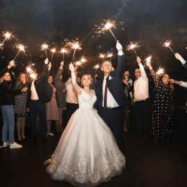 Танец на свадьбе в тяжелом дыму